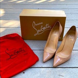 CHRISTIAN LOUBOUTIN
Decollete 554 100 patent nude